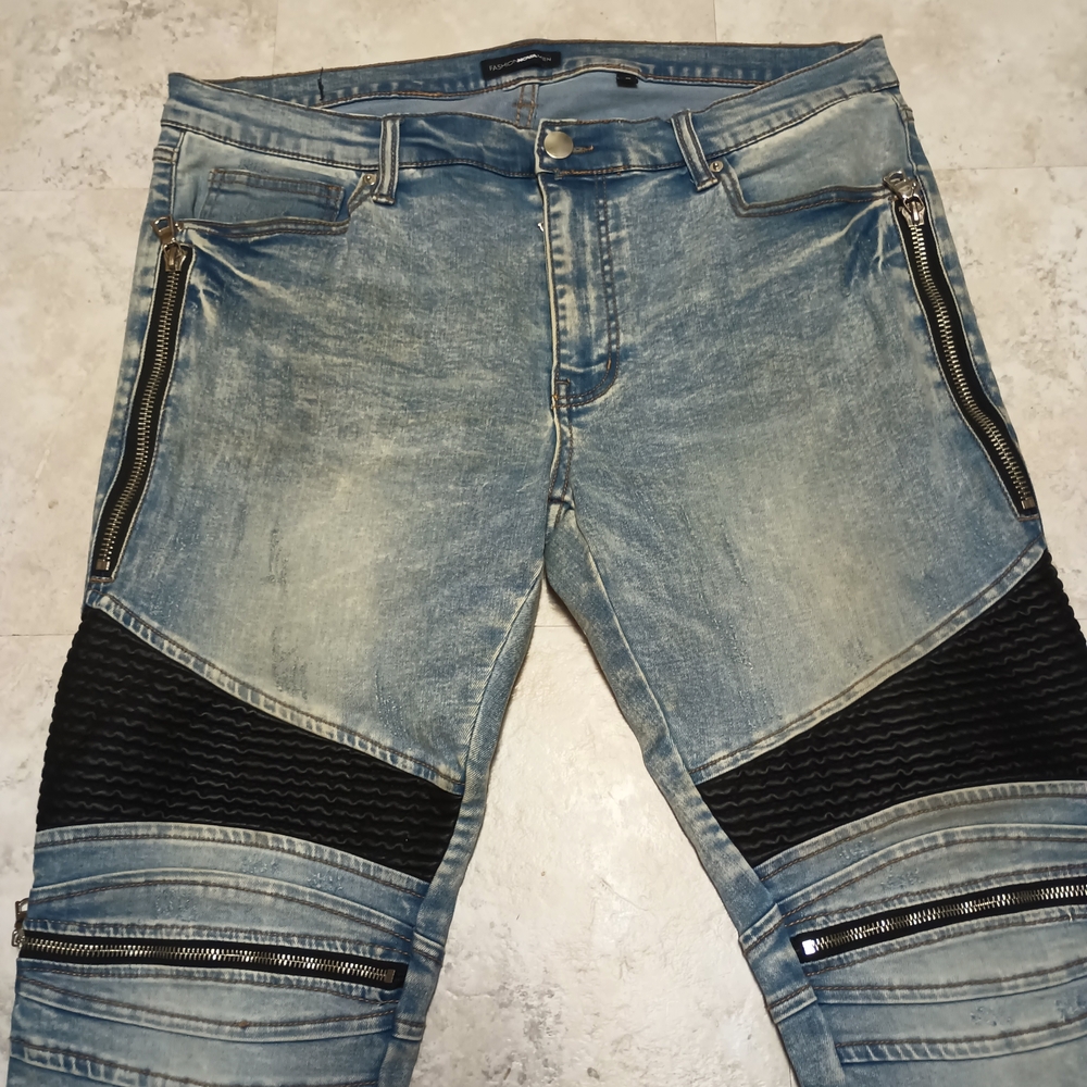 Men's Blue Jeans with Black Accents - Picture 3 of 4